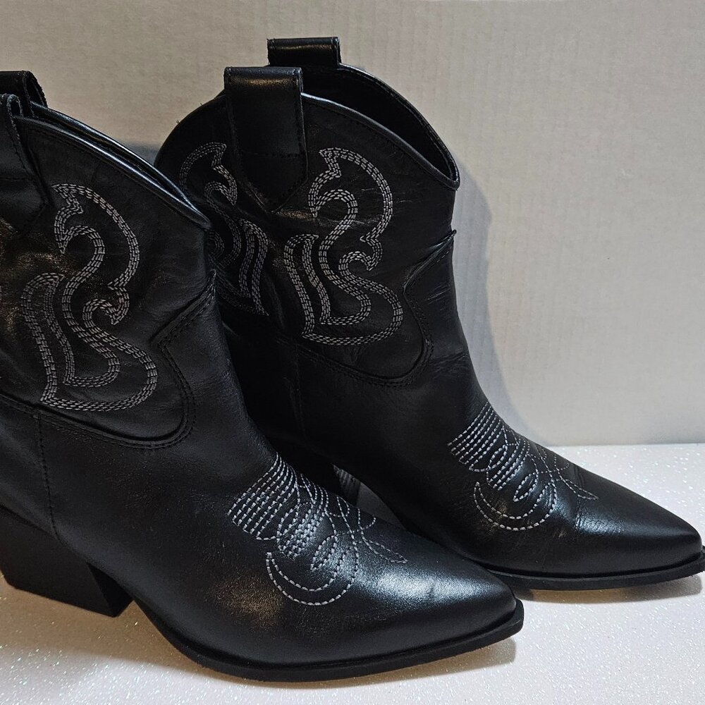 NEW ZIGI Paula Bootie, black, size 8